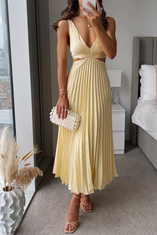Courtney Plissiertes Maxikleid mit V-Ausschnitt und Cut-Out-Taille