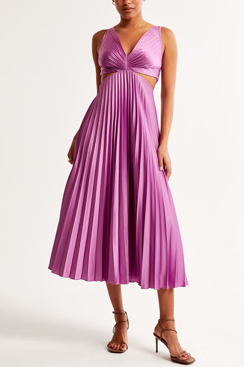 Courtney Plissiertes Maxikleid mit V-Ausschnitt und Cut-Out-Taille